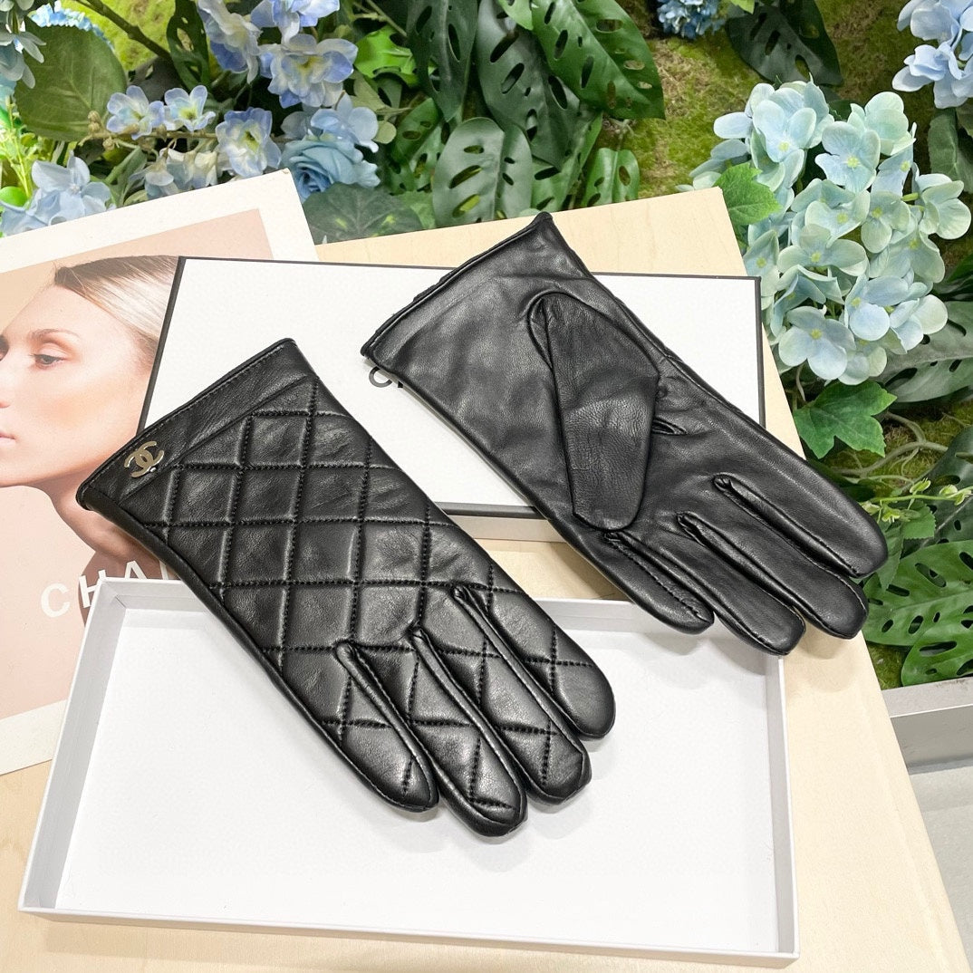 CHANEL GLOVES IN BLACK CALFSKIN 462420
