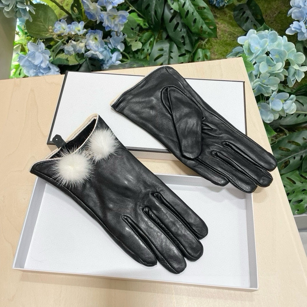 CHANEL GLOVES IN BLACK LAMBSKIN WITH LAMB FUR 463823