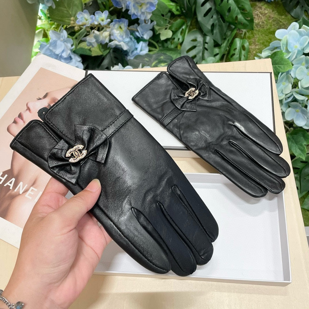 CHANEL GLOVES IN BLACK LAMBSKIN 464978