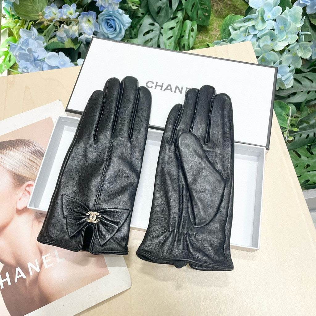 CHANEL GLOVES IN BLACK LAMBSKIN 464983