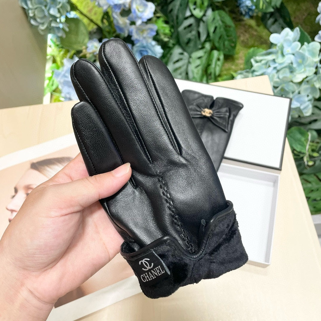 CHANEL GLOVES IN BLACK LAMBSKIN 464983