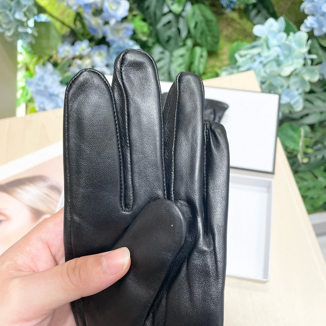 CHANEL GLOVES IN BLACK LAMBSKIN 464983