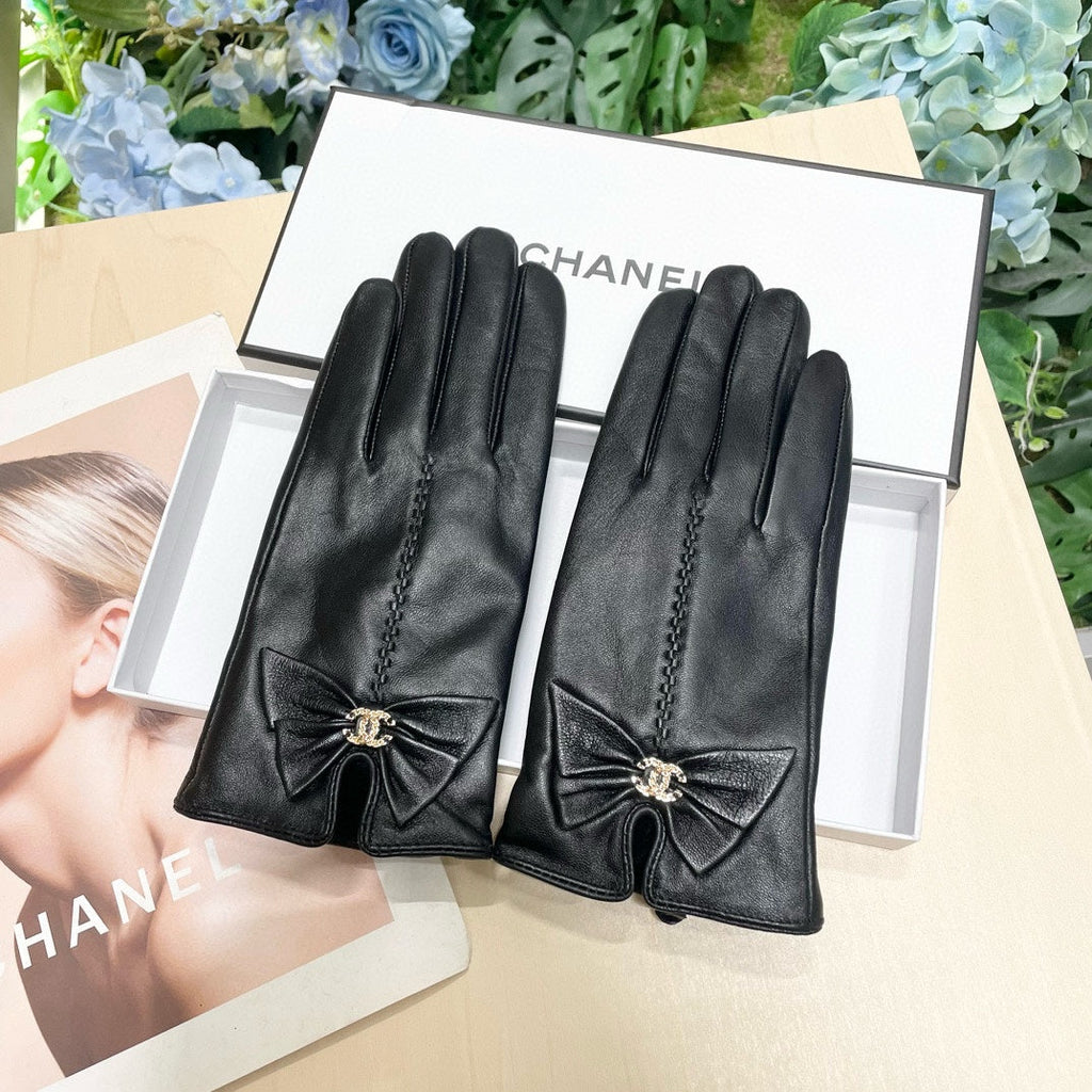 CHANEL GLOVES IN BLACK LAMBSKIN 464983