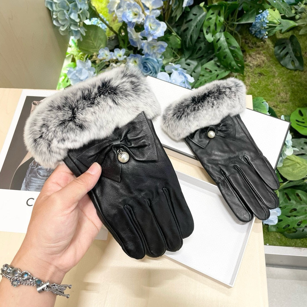 CHANEL GLOVES IN BLACK LAMBSKIN WITH RABBIT FUR 465072