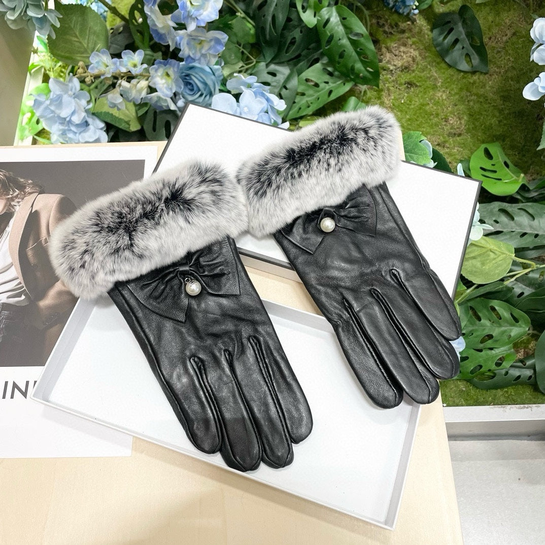 CHANEL GLOVES IN BLACK LAMBSKIN WITH RABBIT FUR 465072