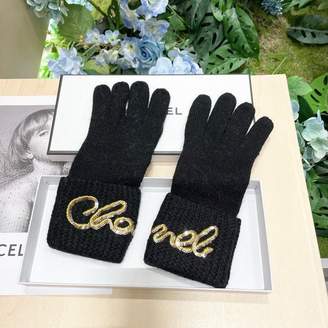 CHANEL GLOVES IN BLACK WOOL WITH YELLOW LOGO 465778