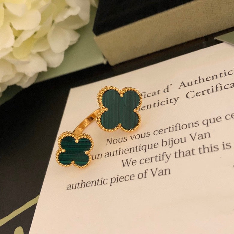 Van Cleef & Arpels CLOVER BETWEEN THE FINGER RING