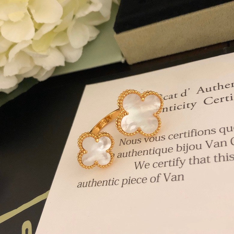 Van Cleef & Arpels CLOVER BETWEEN THE FINGER RING