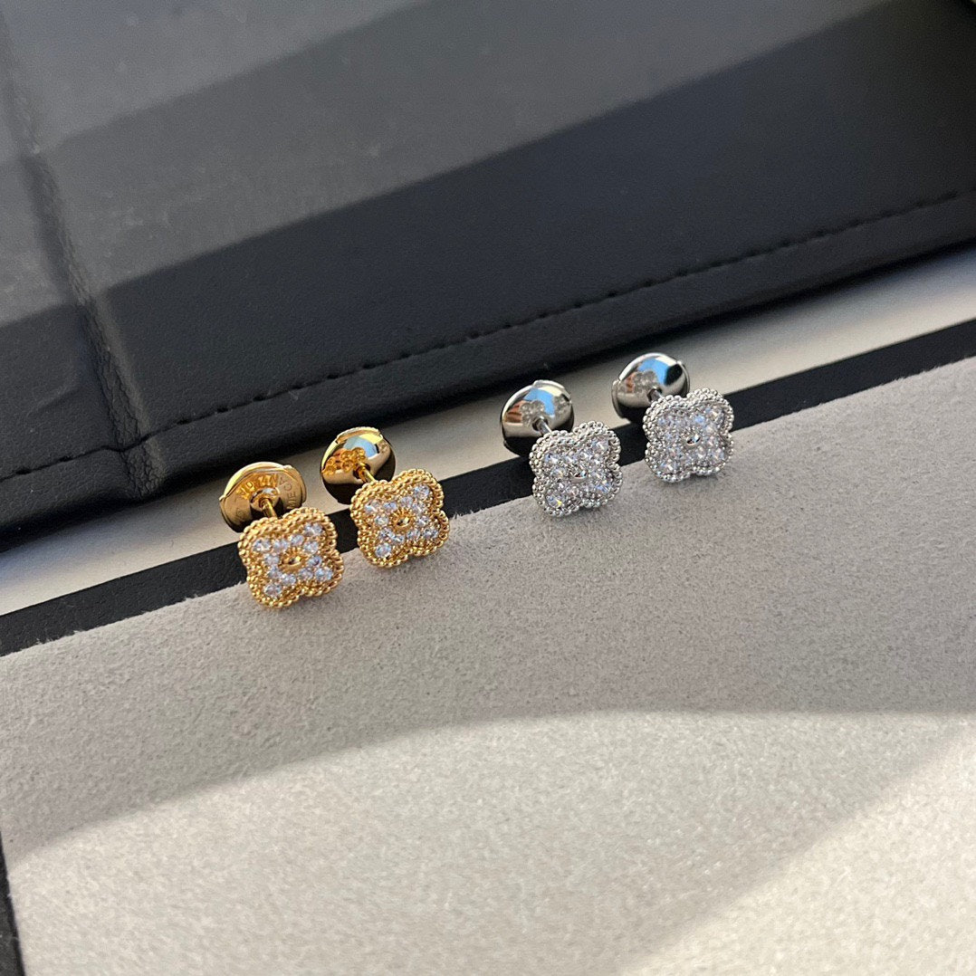 Van Cleef & Arpels CLOVER MINI DIAMOND STUD EARRINGS